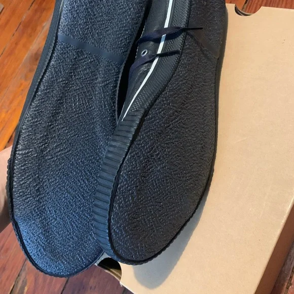 NEW Tretorn Black Leather High-Top Sneakers Classic Design - Picture 6 of 7